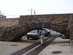 Passage sous un pont  Collioure