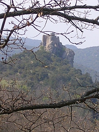 Castel Sabarda vue par le S-E Castel Sabarda vue par le S-E
